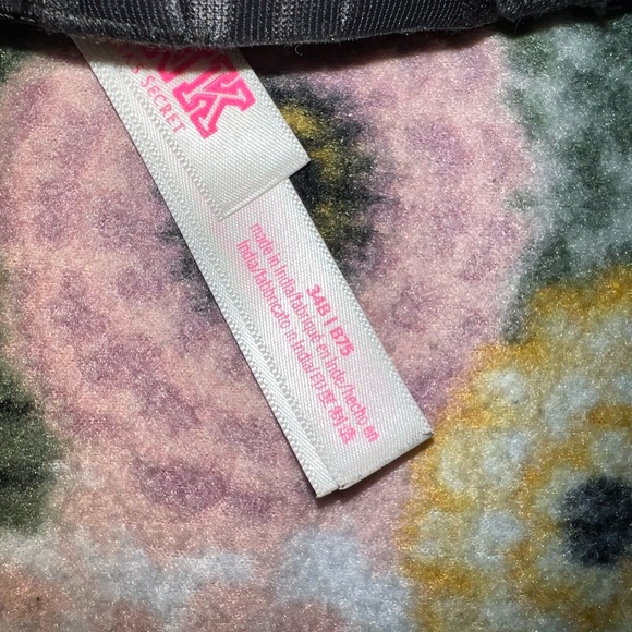 Pink Bras - Picture 3 of 6